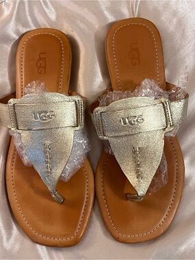 UGG Women's Metallic Silver Leather Thong Sandals